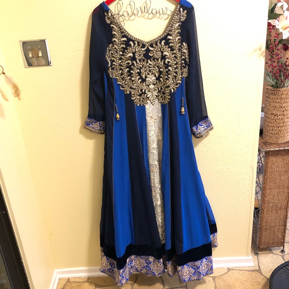 Pearls and Beads Indian/Pakistaní Dress and Shawl L